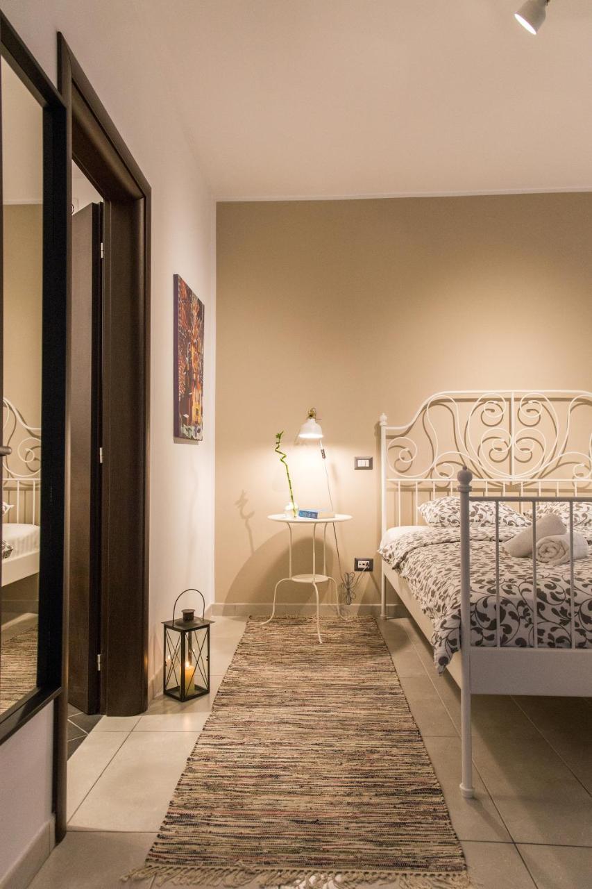 One Love Metropolitan Apartment Boekarest Buitenkant foto
