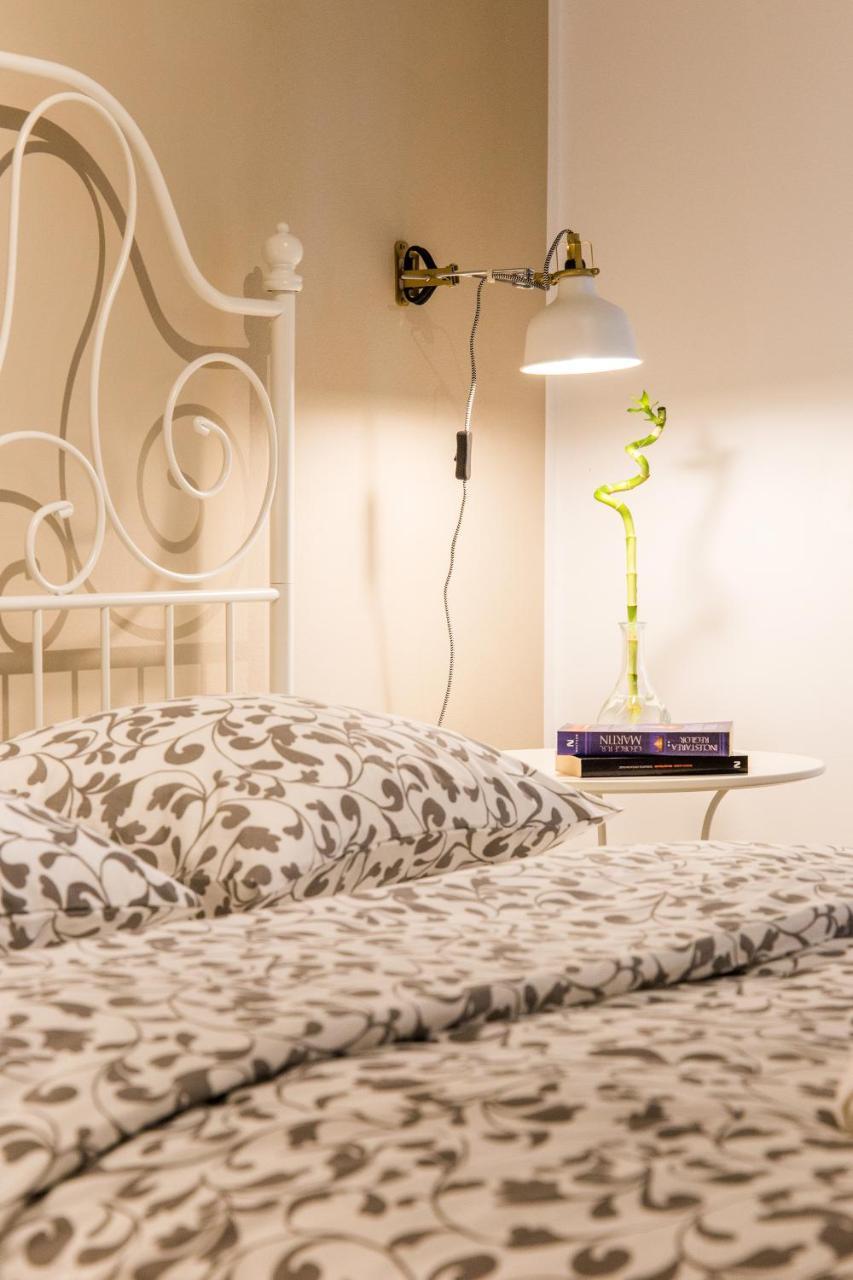 One Love Metropolitan Apartment Boekarest Buitenkant foto