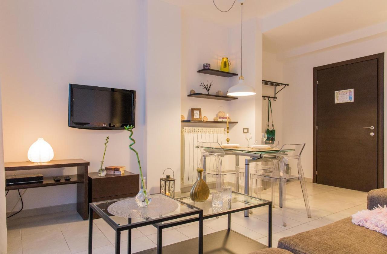 One Love Metropolitan Apartment Boekarest Buitenkant foto