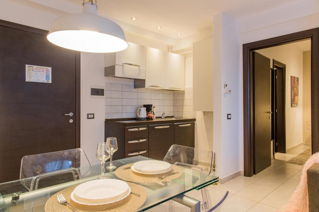 One Love Metropolitan Apartment Boekarest Buitenkant foto