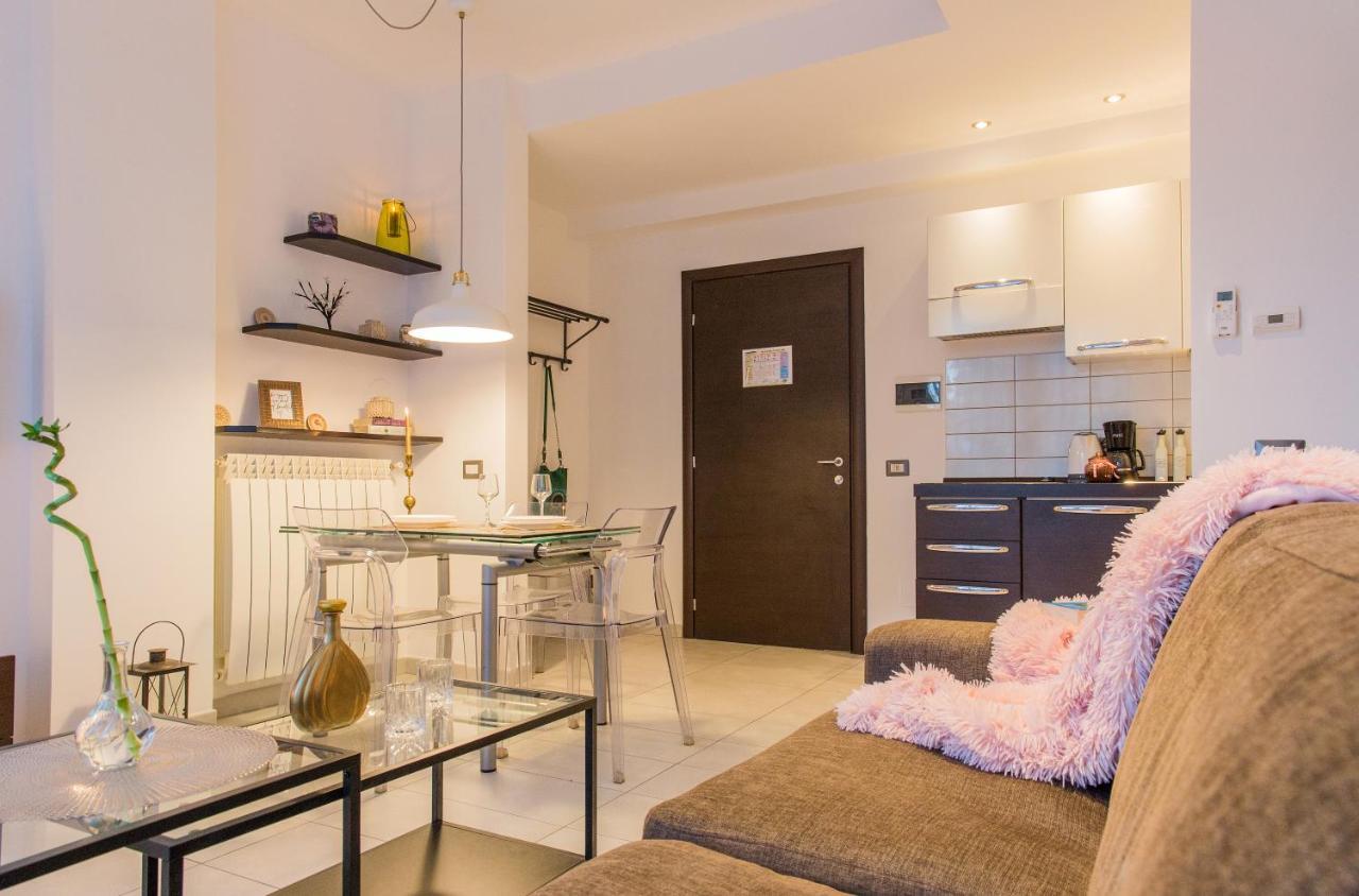One Love Metropolitan Apartment Boekarest Buitenkant foto