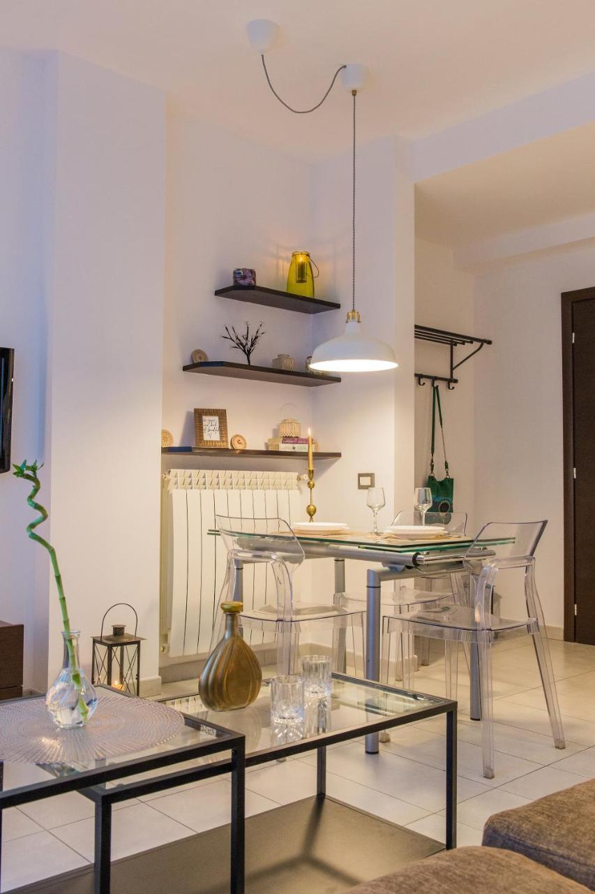 One Love Metropolitan Apartment Boekarest Buitenkant foto