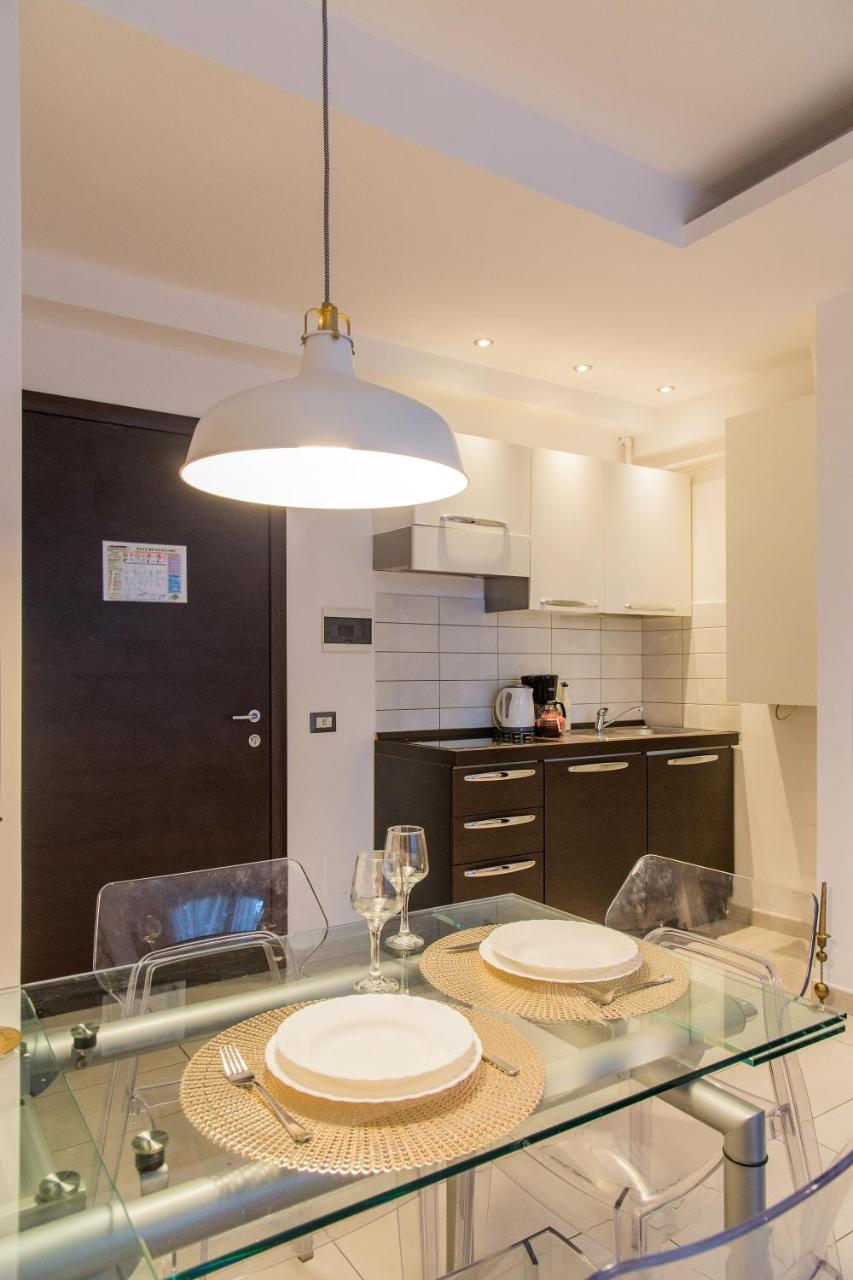 One Love Metropolitan Apartment Boekarest Buitenkant foto